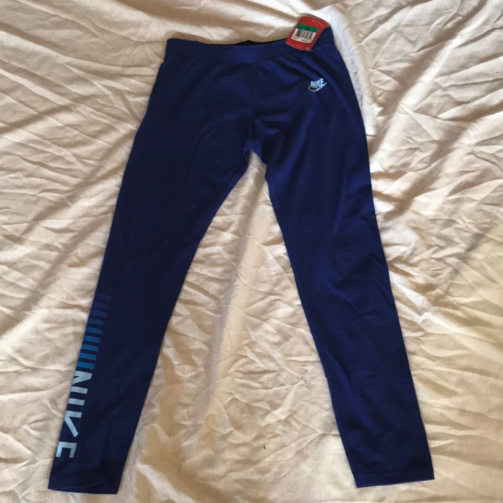 Girls navy blue Nike pants. Size XL